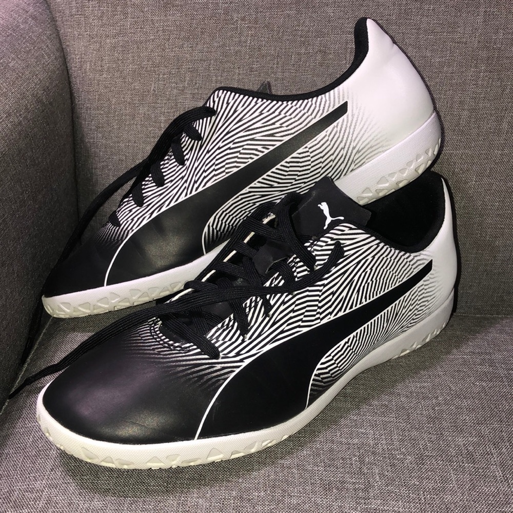 Puma flat soccer shoes